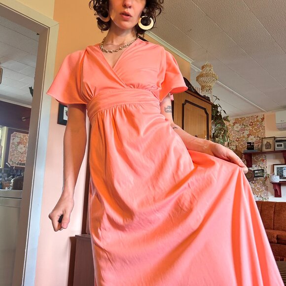 1970s prairie maxi dress in pale pink with butterfly cap sleeves and empire wais - Picture 5 of 16